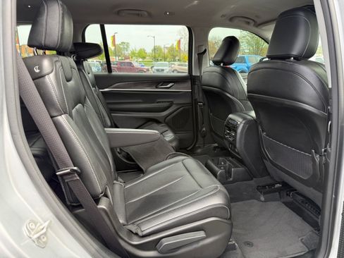 Used 2023 Jeep Grand Cherokee L Limited AWD/4WD image 24