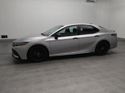 Used 2021 Toyota Camry SE w/ Convenience Package image 2