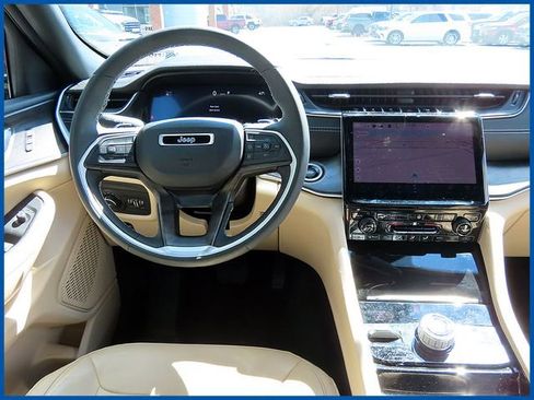 Used 2023 Jeep Grand Cherokee Limited image 11