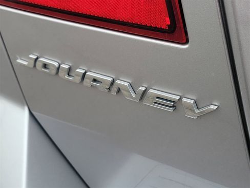 Used 2017 Dodge Journey SE w/ Flexible Seating Group image 7