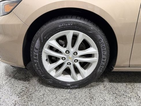 Used 2018 Chevrolet Malibu LT image 25