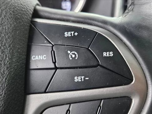 Used 2018 Jeep Grand Cherokee Altitude image 16