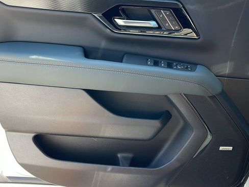 New 2026 GMC Yukon XL AT4 AWD/4WD image 24