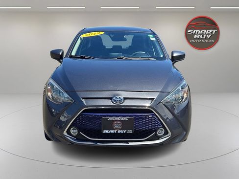 Used 2019 Toyota Yaris LE FWD image 3