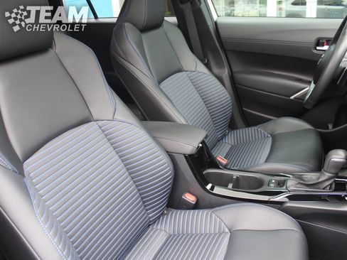 Used 2024 Toyota Corolla Cross AWD Hybrid w/ Convenience Package image 28