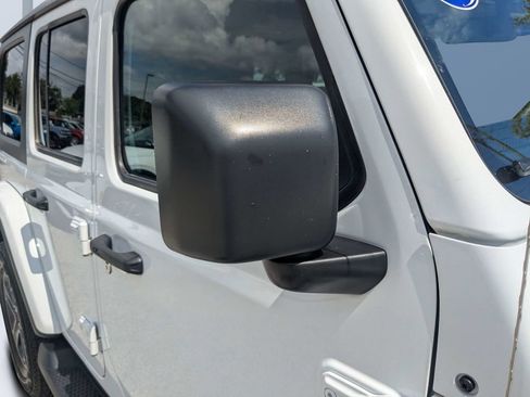 Used 2023 Jeep Wrangler Unlimited Sahara AWD/4WD image 11