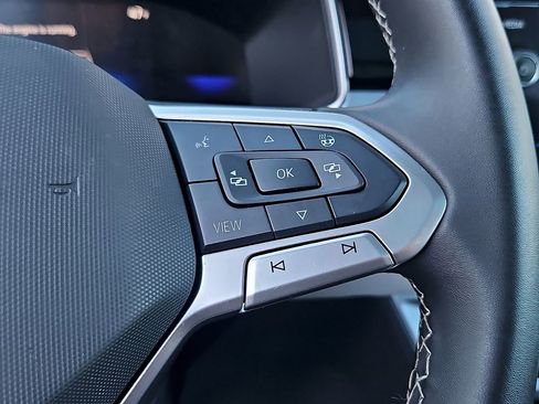 Certified 2025 Volkswagen Taos SE w/ Panoramic Sunroof Package image 25