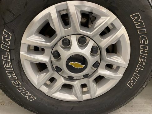 Used 2022 Chevrolet Silverado 2500 LT w/ Convenience Package image 27