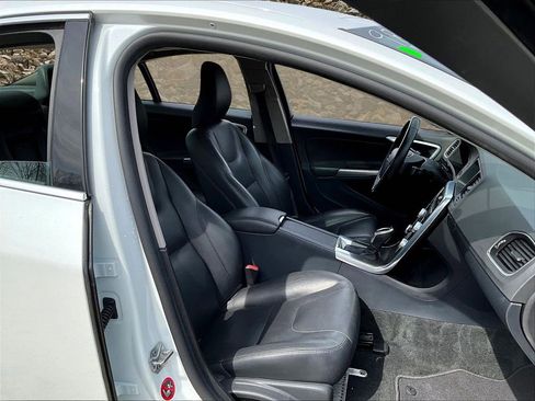 Used 2015 Volvo S60 T5 Platinum image 7