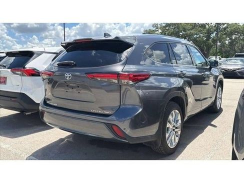 Certified 2021 Toyota Highlander Limited AWD/4WD image 4