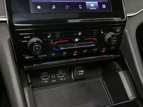 Used 2023 Jeep Grand Cherokee Altitude AWD/4WD image 28