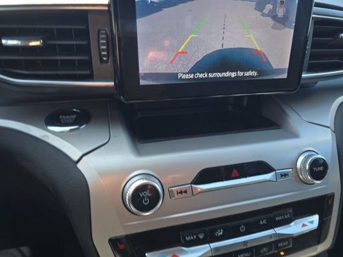 Used 2022 Ford Explorer XLT w/ Equipment Group 202A image 13