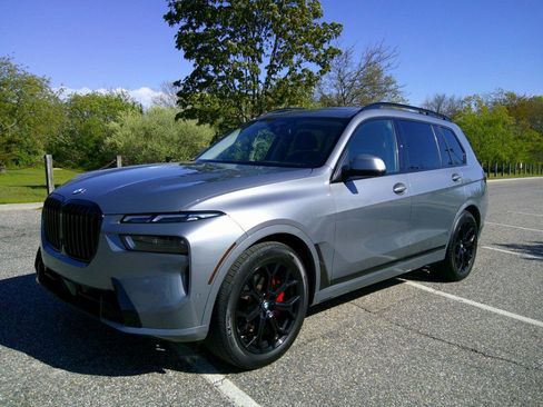 Used 2023 BMW X7 xDrive40i AWD/4WD image 11