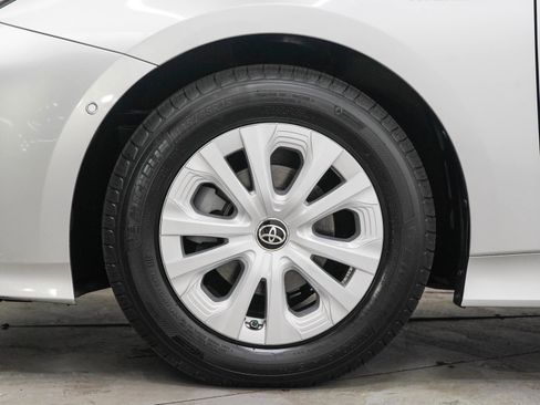 Used 2021 Toyota Prius LE FWD image 27