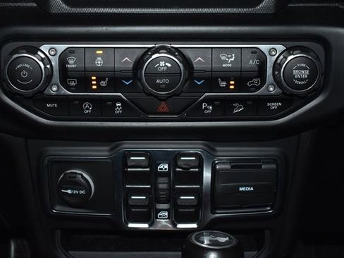 Used 2020 Jeep Wrangler Unlimited Sahara image 8