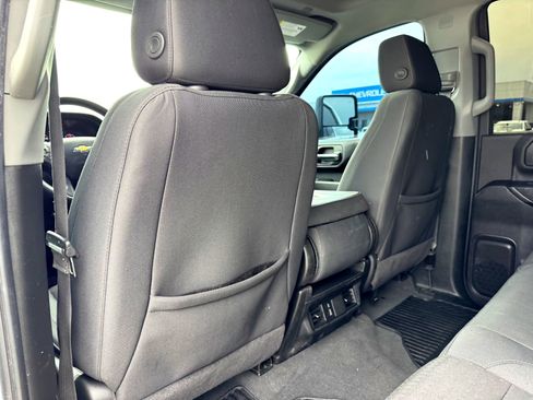 Used 2024 Chevrolet Silverado 2500 Custom w/ Custom Value Package image 18