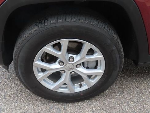 Used 2023 Jeep Grand Cherokee Limited AWD/4WD image 19