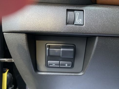 Used 2025 GMC Canyon AT4 w/ Technology Plus Package image 13