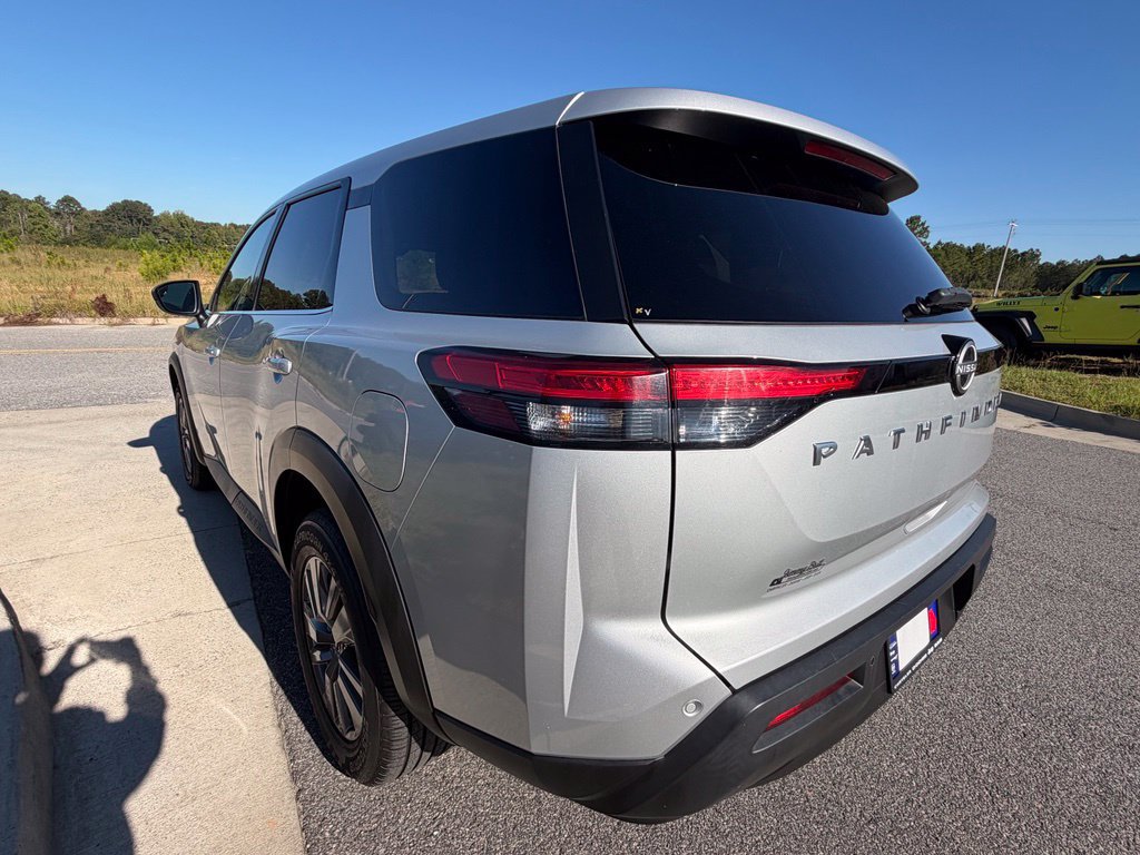 Used 2023 Nissan Pathfinder S FWD image 14