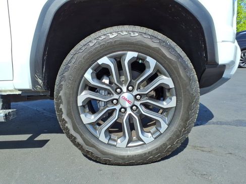 Used 2025 GMC Canyon Denali AWD/4WD image 9