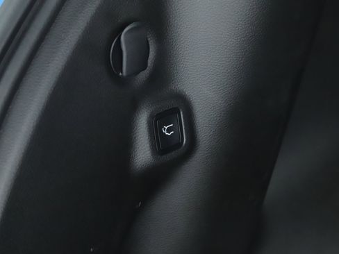 Used 2024 Jeep Compass Limited w/ Elite Group AWD/4WD image 18
