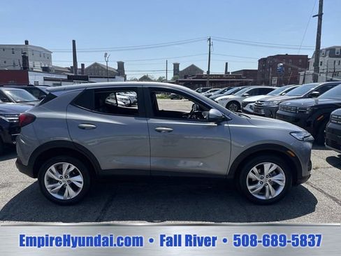 Used 2024 Buick Encore GX Preferred FWD image 3
