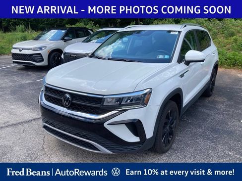 Certified 2023 Volkswagen Taos SE w/ Black Wheel Package FWD image 3