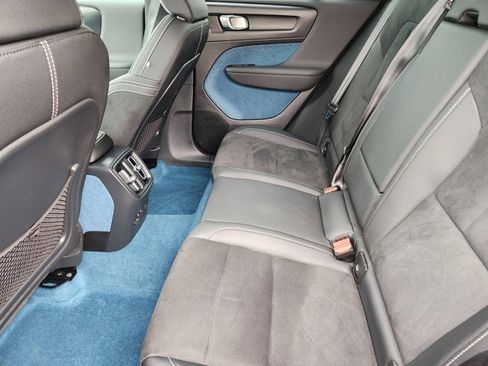 Used 2023 Volvo XC40 Recharge Ultimate image 31