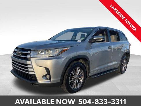 Used 2017 Toyota Highlander XLE image 1