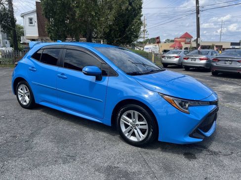 Used 2019 Toyota Corolla SE FWD image 2