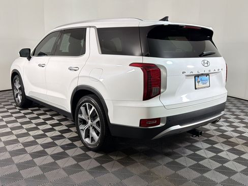 Used 2021 Hyundai Palisade SEL w/ Premium Package FWD image 2