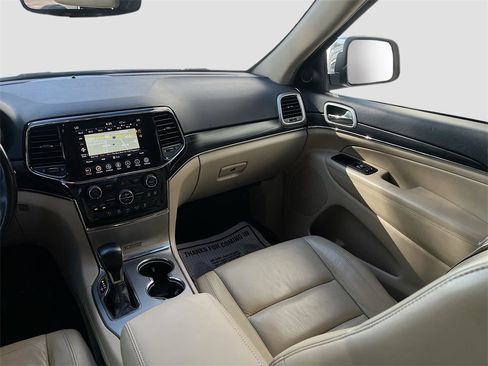 Used 2021 Jeep Grand Cherokee Limited image 24