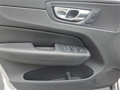 Certified 2025 Volvo XC60 B5 Plus image 10