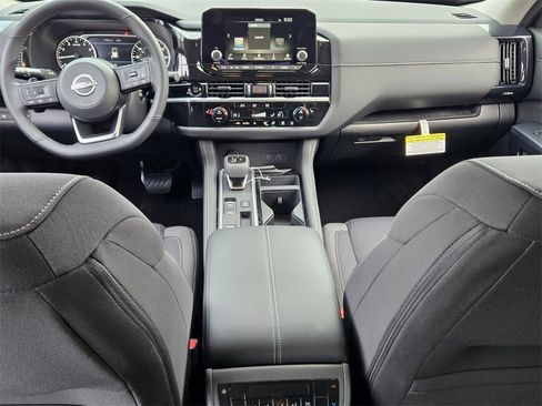New 2025 Nissan Pathfinder SV image 6