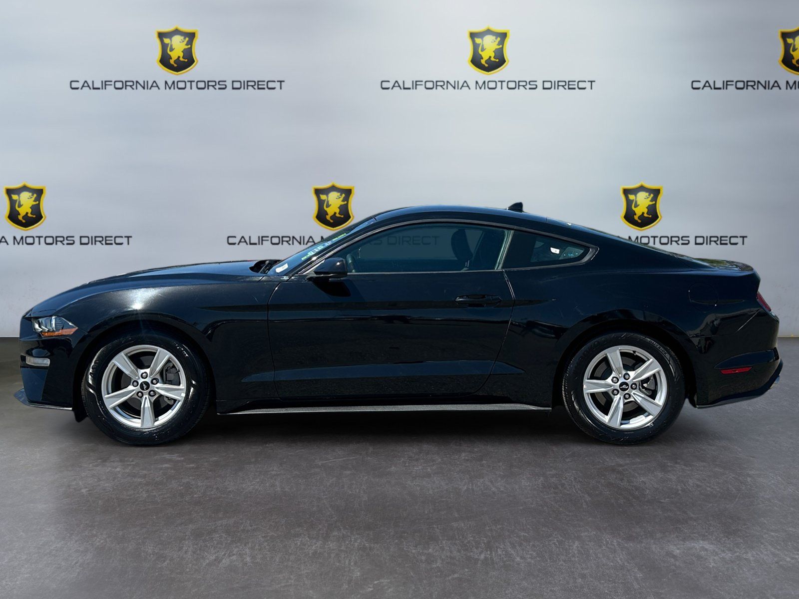 Used 2022 Ford Mustang Coupe RWD image 2