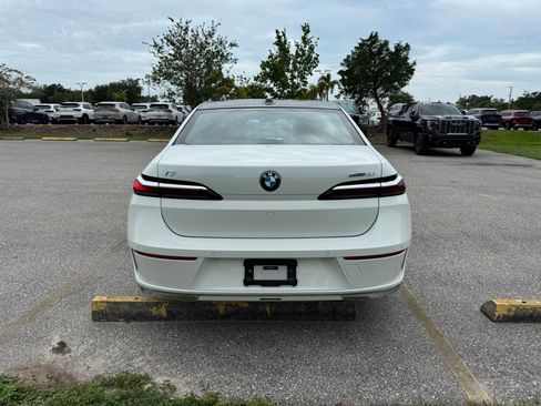 Used 2024 BMW i7 eDrive50 w/ Premium Package RWD image 5