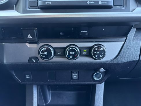 Used 2016 Toyota Tacoma SR5 w/ SR5 Appearance Package (SN) RWD image 24