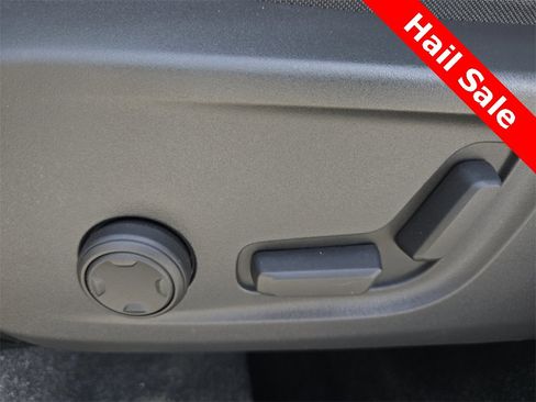 Used 2024 Volvo XC40 B5 Core image 28