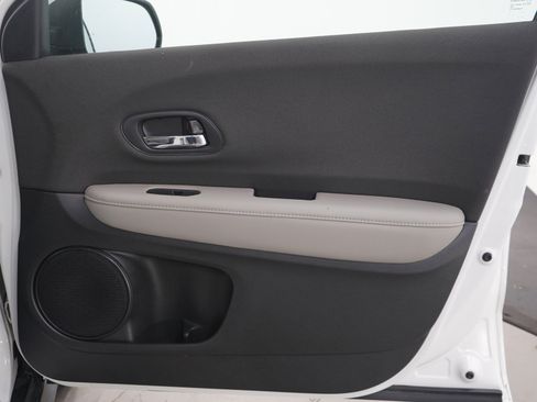 Used 2020 Honda HR-V LX image 9