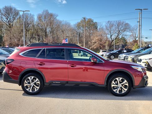 Used 2022 Subaru Outback Limited image 2