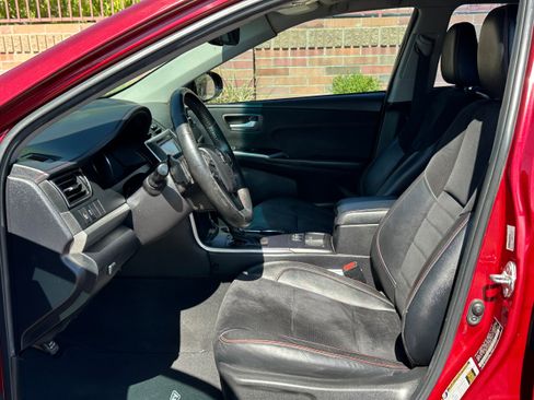 Used 2015 Toyota Camry XSE image 6