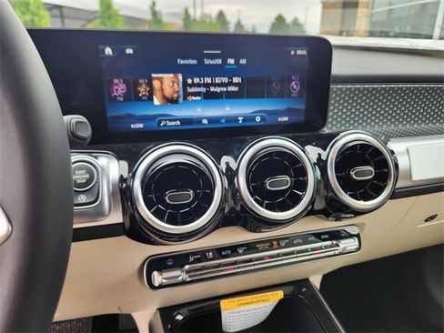 Certified 2025 Mercedes-Benz GLB 250 4MATIC image 21