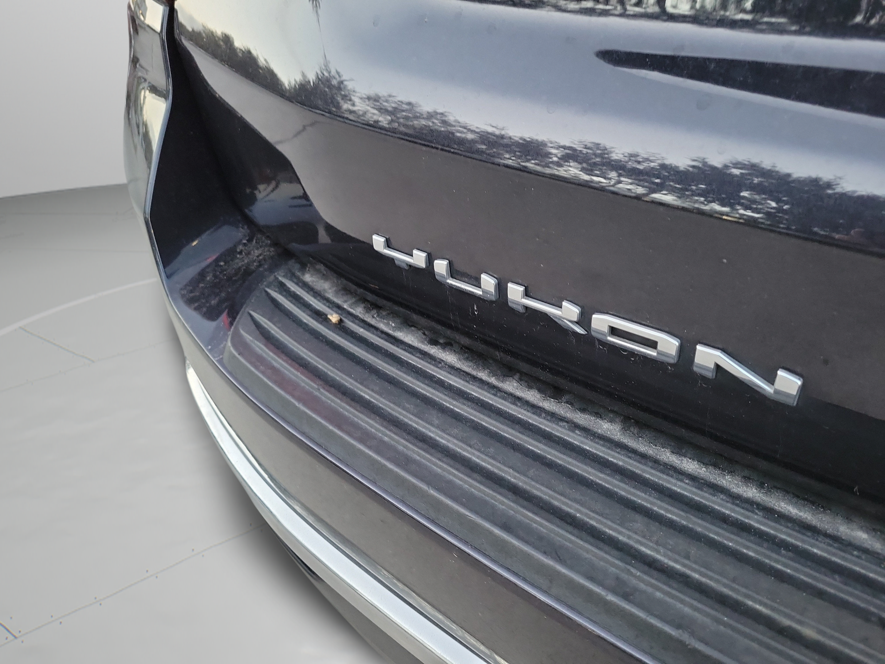Used 2023 GMC Yukon SLT RWD image 32