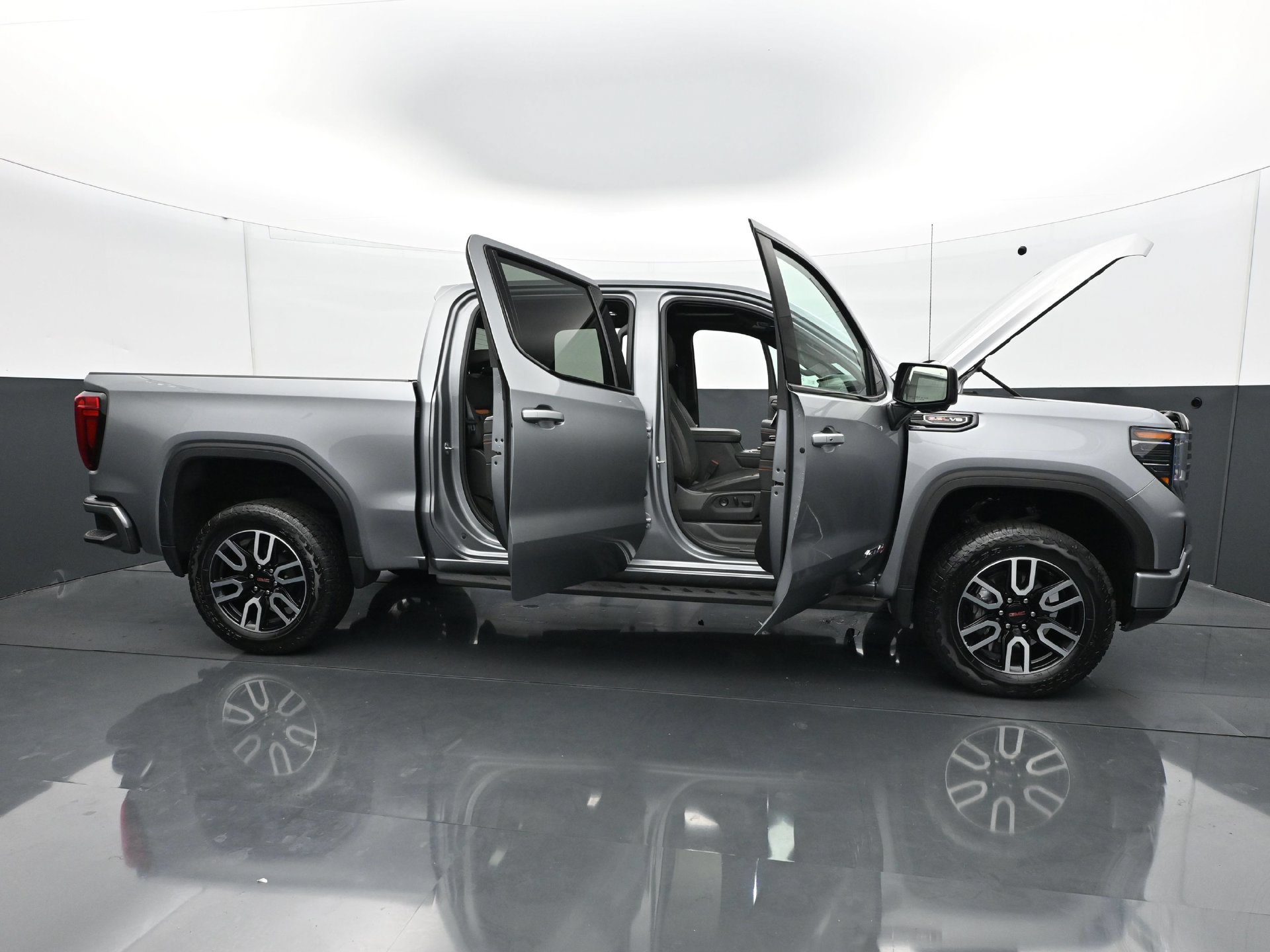 Used 2024 GMC Sierra 1500 AT4 w/ Technology Package AWD/4WD image 36