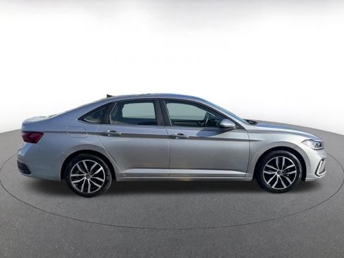 Used 2025 Volkswagen Jetta SE image 16