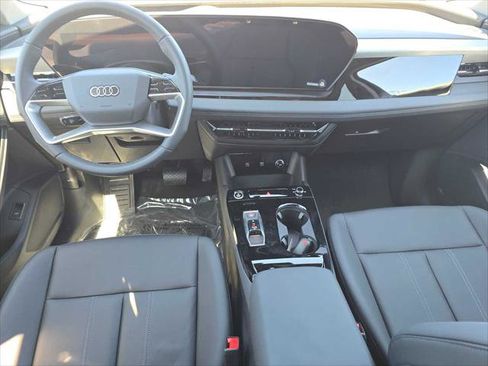 New 2025 Audi Q6 e-tron Premium Plus image 18