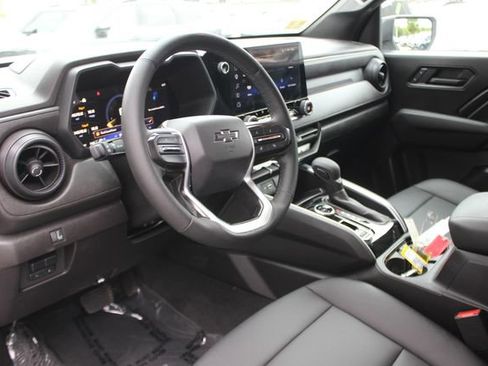 Used 2025 Chevrolet Colorado Trail Boss AWD/4WD image 3