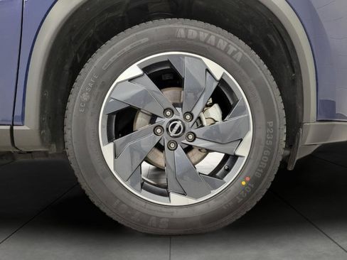 Used 2025 Nissan Rogue SV image 4