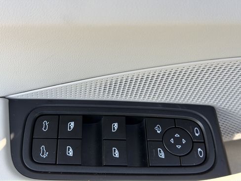 Used 2024 Porsche Macan 4 Electric image 25