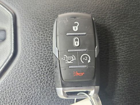 Used 2025 RAM 2500 Laramie AWD/4WD image 36